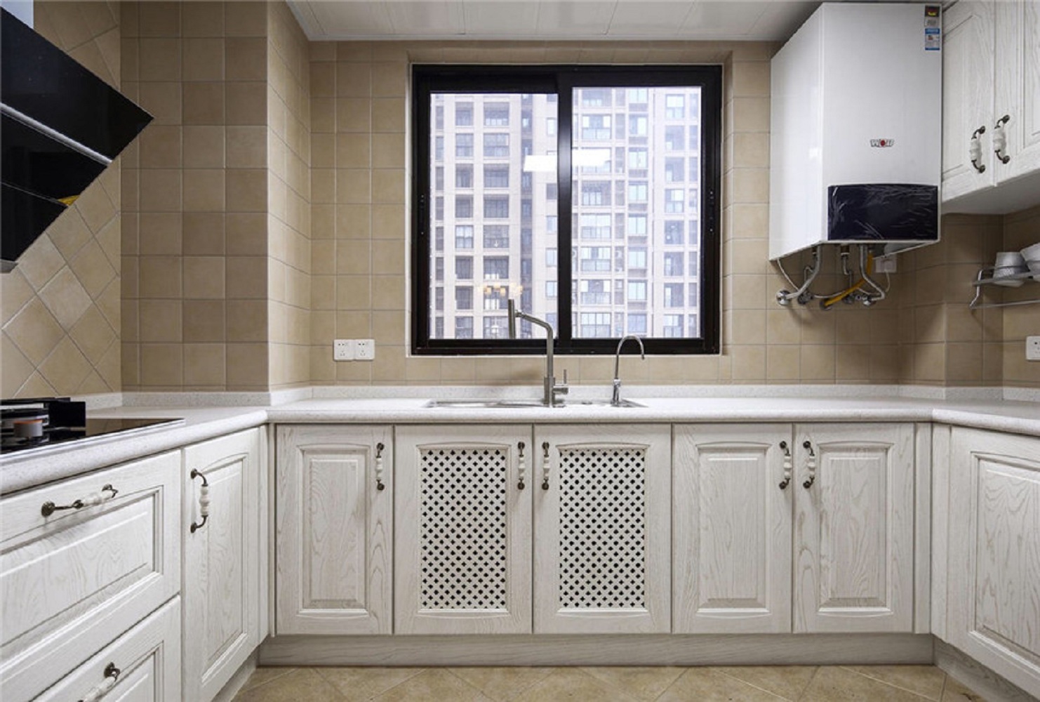 房是整个居家装修的重点，要求在狭小的空间打造出多功能的格局。