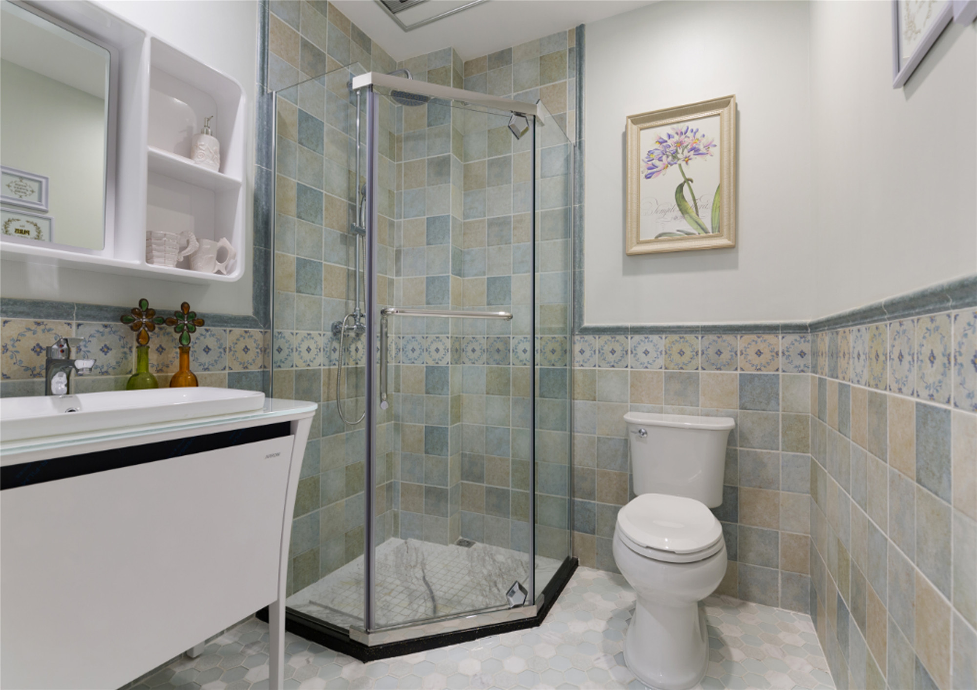 不规则格局的卫生间设计如果有设计干湿分离的需求，可以将领域区设计成不规则的格局，具体可参考这一组设计方案。