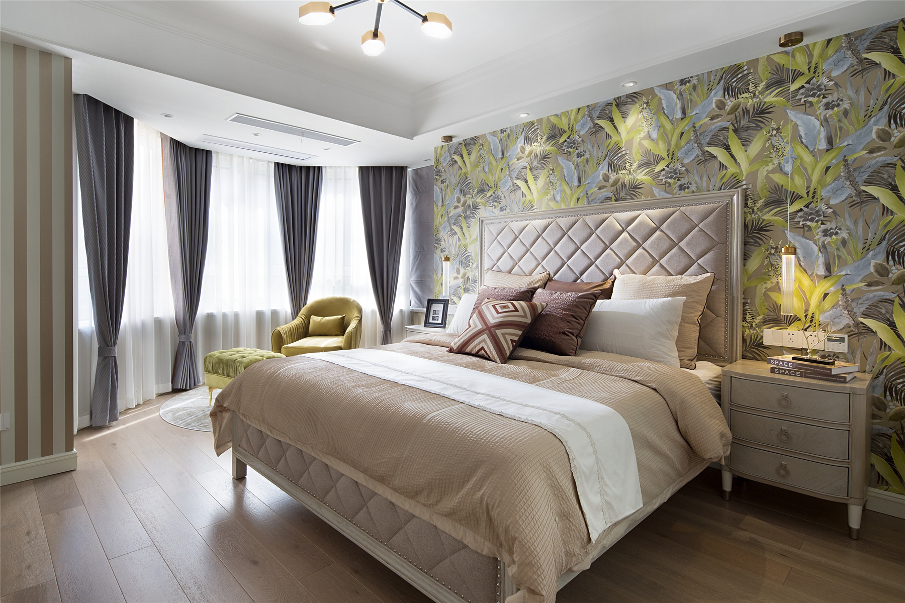 体验一下新型的装修风格会有特别大气的感觉，把家的舒适性也更好的设计出。