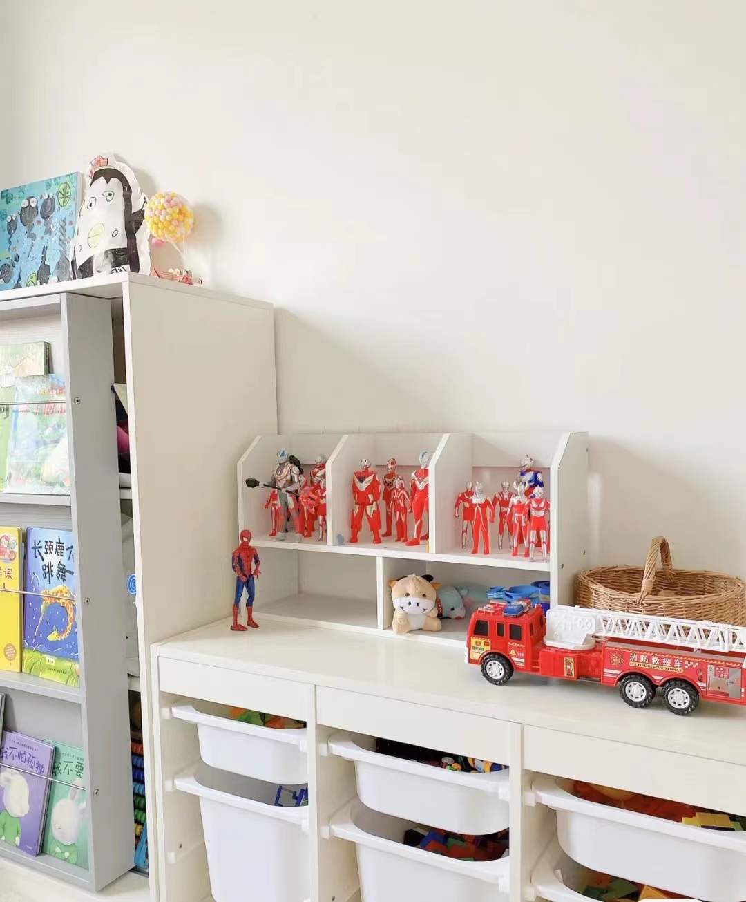 小孩的房间设计要从多样性和多功能性出发，学习区、娱乐区、就寝区，三合一的空间让房间更有趣。