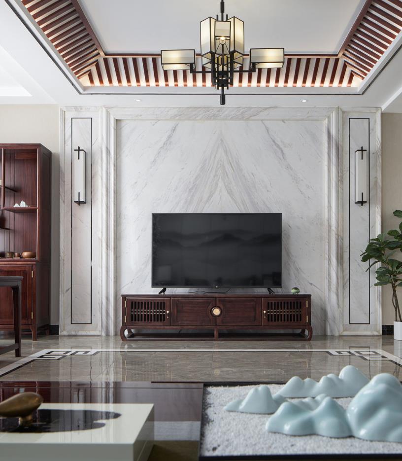 不寡不淡，处处细节都是东方之美，方圆之间瞥见天地，虚实相生尽显设计之美，整体空间层次丰富，舒适自在。