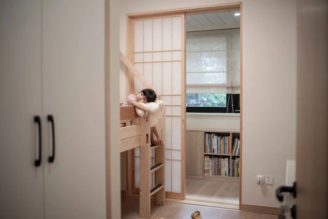 注重生活品位、注重健康时尚、注重合理节约科学消费才是简约风格装修的真正设计理念哦。