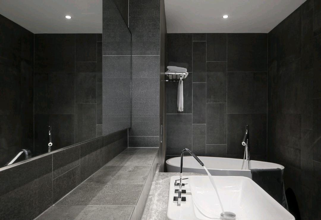 作为生活中不可缺少的家居空间，卫生间的好坏绝对影响着人们的生活品质。一个好的卫生间装修，更是能从细节处体现它完美的品质。