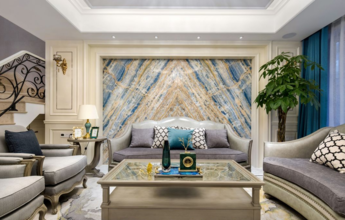 欧式风格的家选用奶白色为基调，辅用一抹蓝为点缀，在柔美的灯光下，更添优雅浪漫的精致风韵。