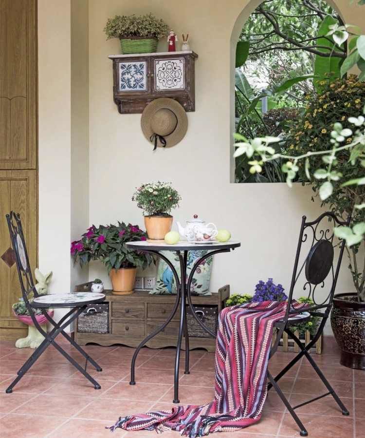 唯美风的露台花园，在这里享受日光的洗礼，和朋友喝茶聊天，惬意舒适。