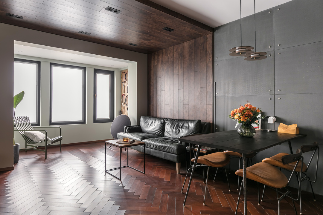 灰色系风格的设计，现代风格凸显，以材质凸显出设计感，让空间有种独特的华丽感。
